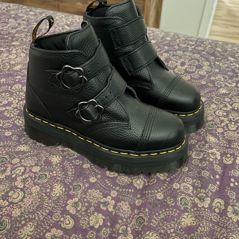 Dr. Martens boots NEW